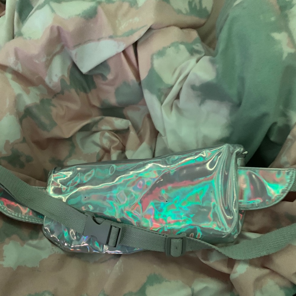 A cute fany pack metallic